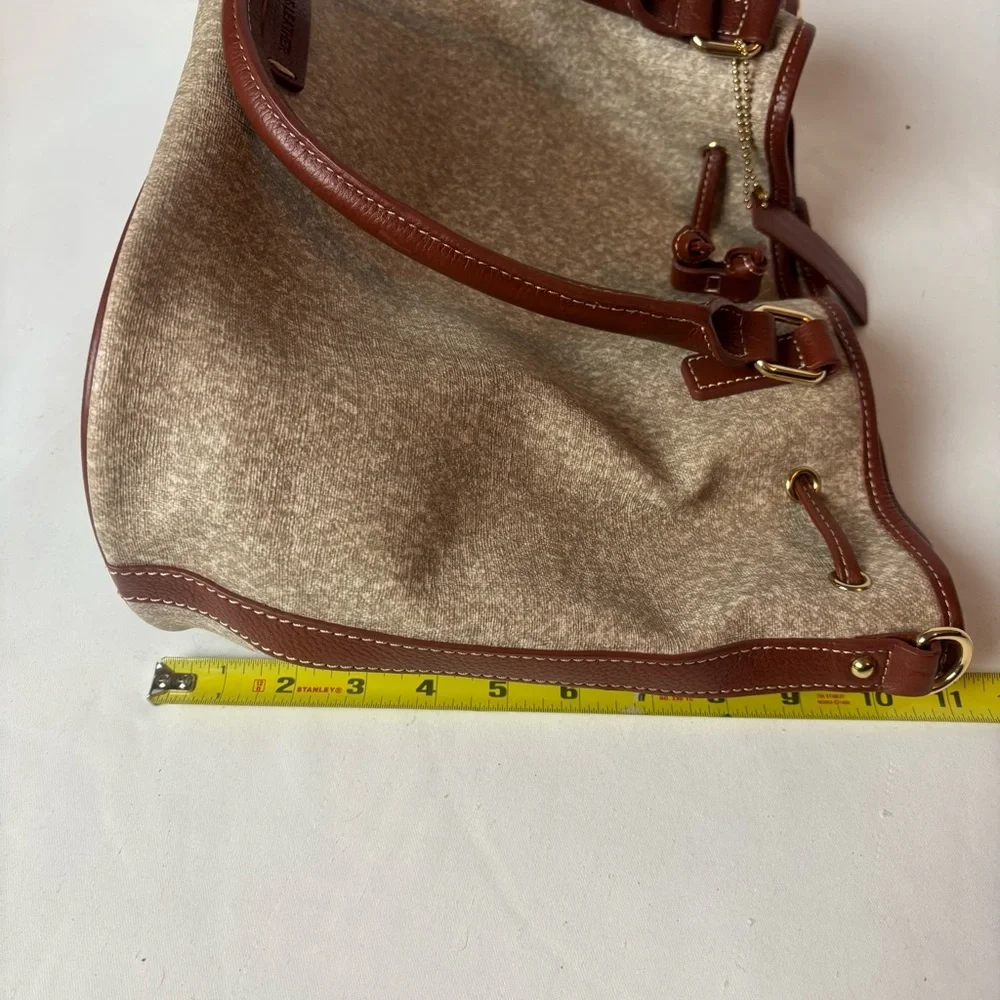 NWOT Wilson’s Leather Drawstring Bucket Bag Pale Taupe - Picture 7 of 8